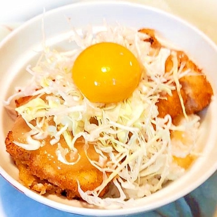 これでも親子丼？味噌チキンカツのキャベ玉乗せ親子丼